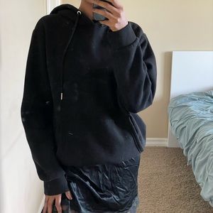 FOREVER 21 men’s black hoodie
Medium
